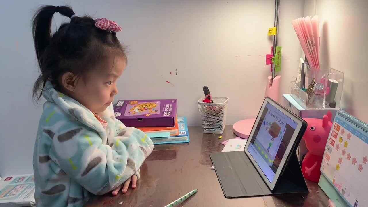 20220924陈彦兮闯关练习观看英文视频《你怎么去上学？》