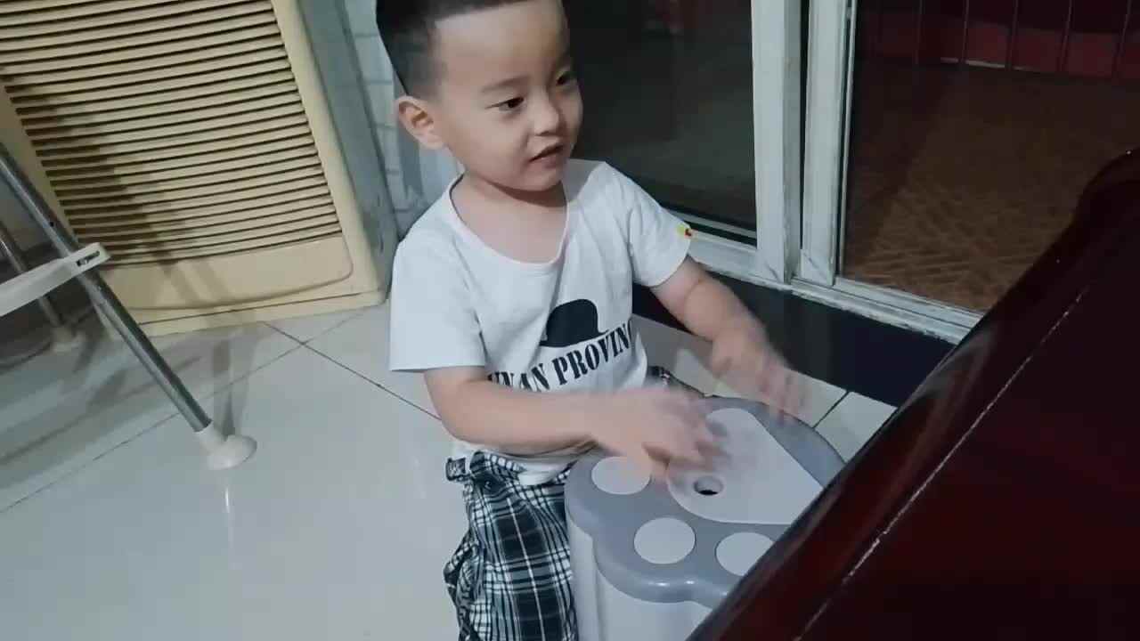 手势舞《红红的太阳》