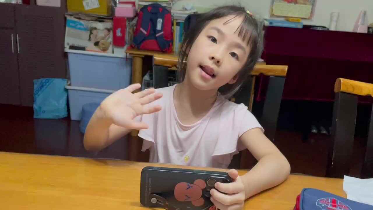 鲨鱼英语《英文绘本—我是一只小兔子》
