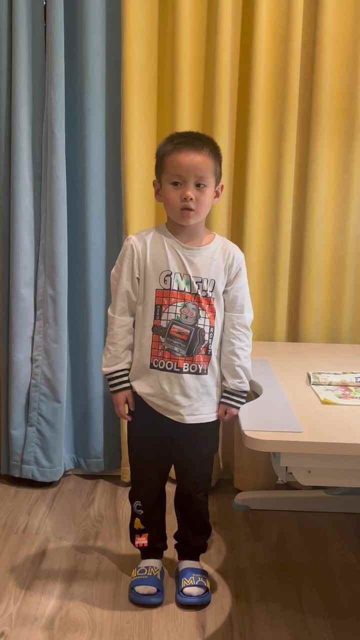 背诵儿歌《十二月花名歌》