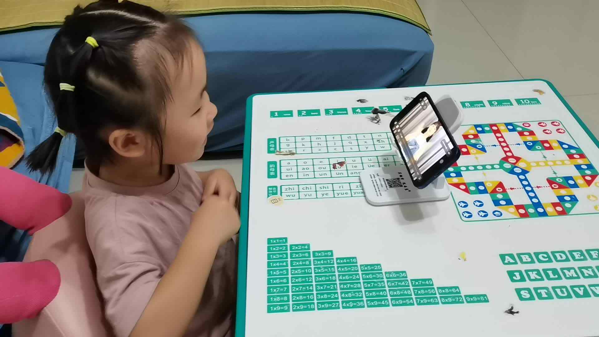 观看视频《红红的太阳》