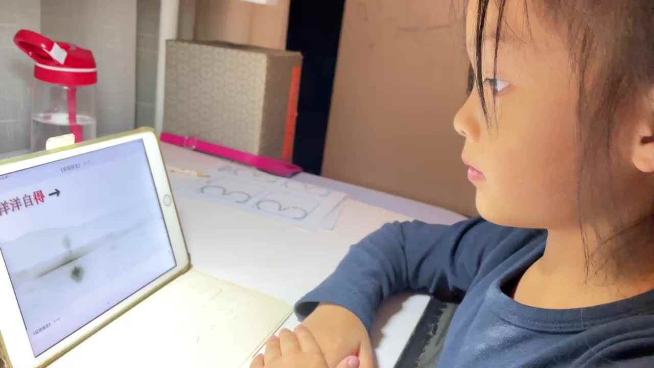 10.24屠钰婷观看并指读《成语接龙》.mov