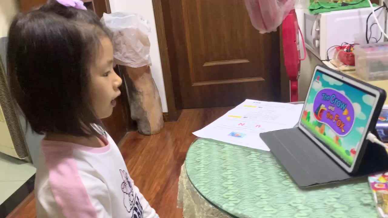 ⁣⁣2022.10.21闯关练习观看英文故事《乌鸦和狐狸》