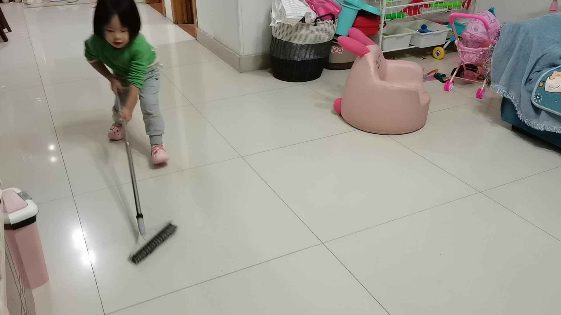 练习扫地.mp4