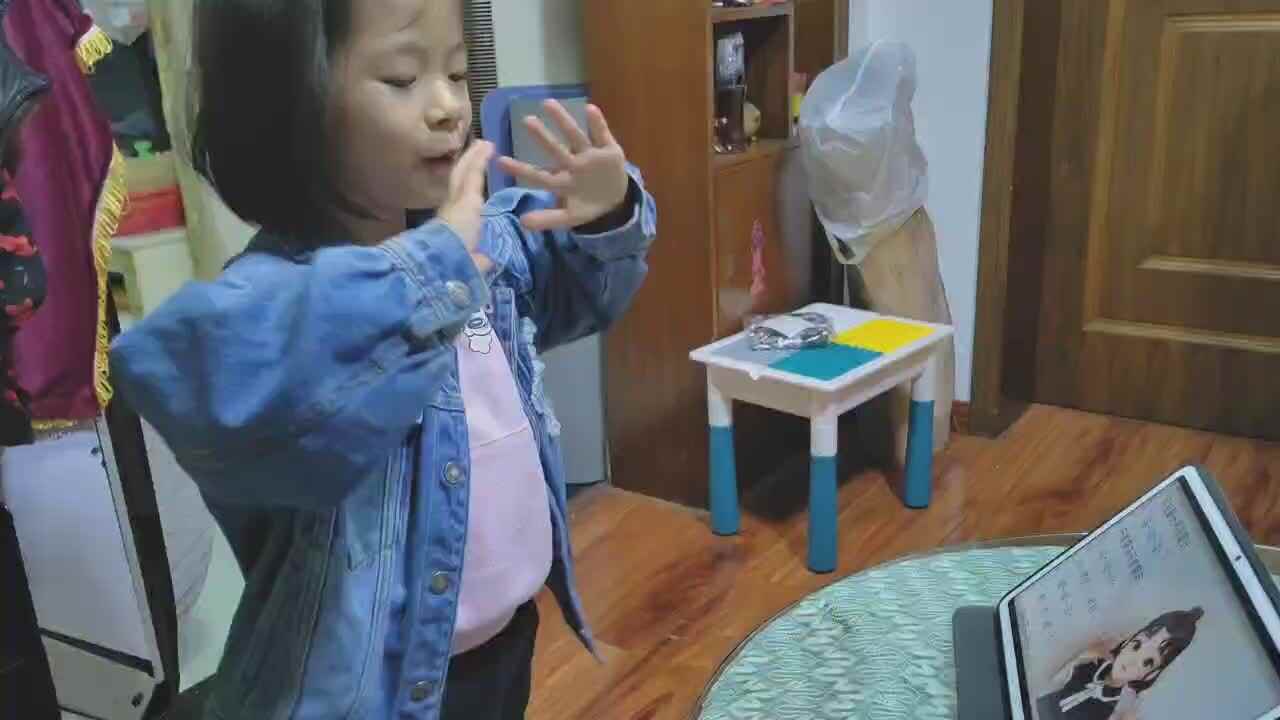 2022.10.10成功练习学习《黑猫警长手势舞》