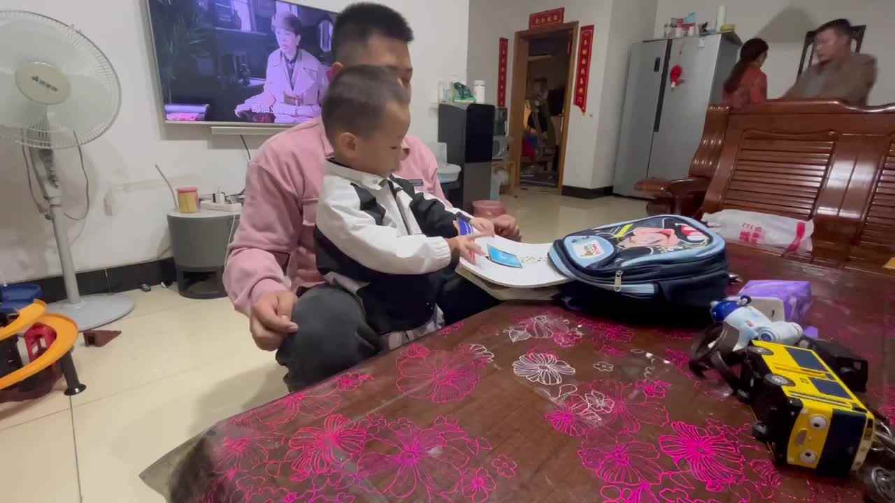 小A班钟昊彦 整理书包.MOV