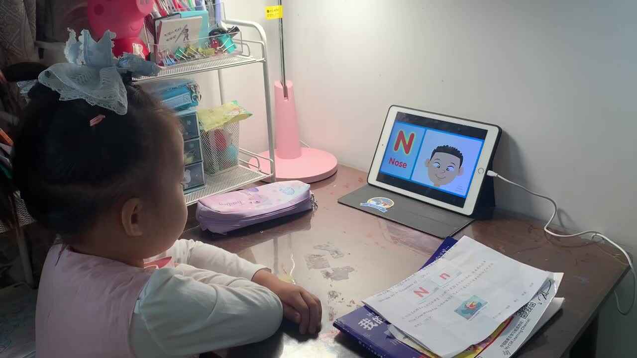 20221022陈彦兮闯关练习观看字母歌《N和n》