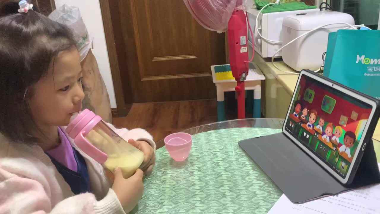 ⁣⁣⁣2022.10.28闯关练习观看英文儿歌《你想成为什么？（职业1）》