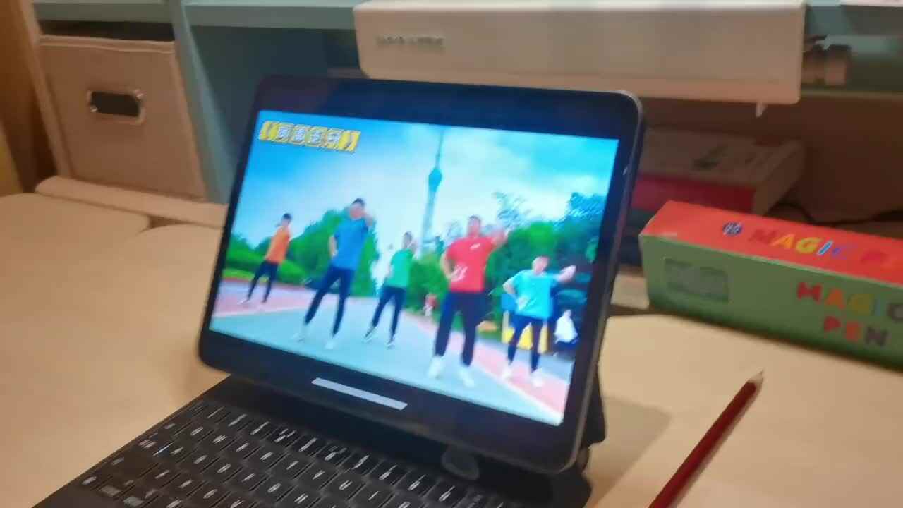 观看跟学《病毒走开》