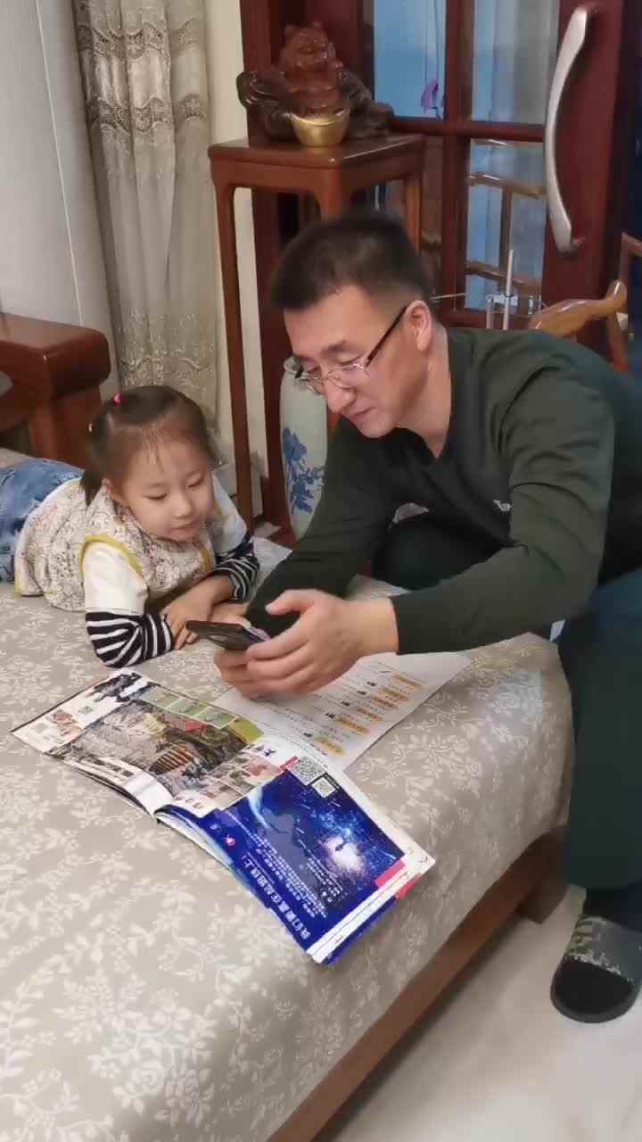 李芊仪英语游戏～谁拿了饼干.mp4