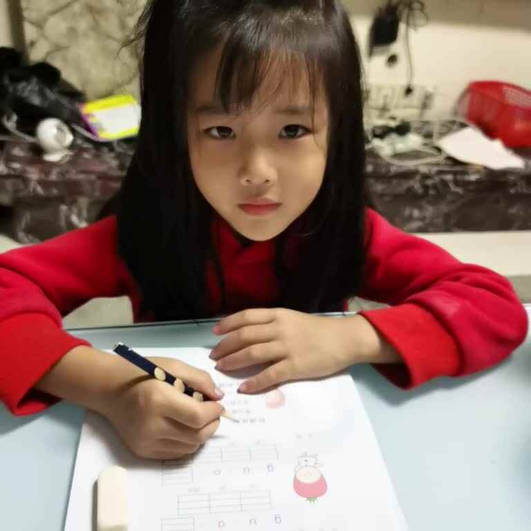 mv_20221016203937.mp4蒋沁言  书写声母g