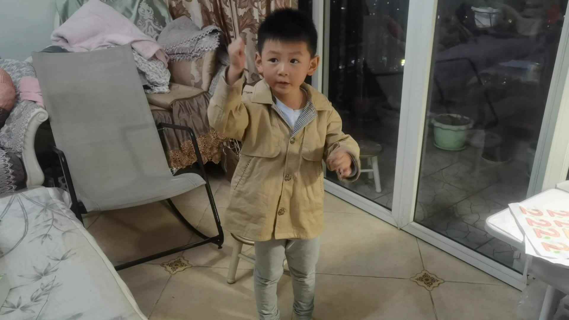 观看视频 黑猫警长手势舞