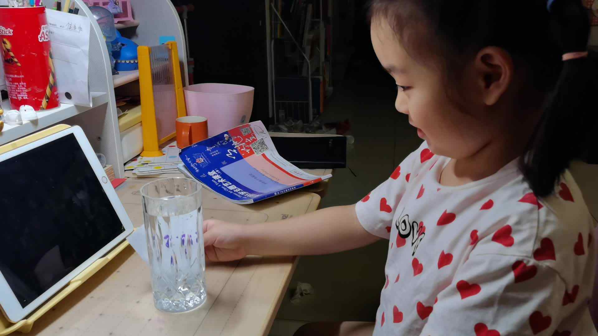 2022.10.18侯奕帆闯关练习科学小实验《迷失的方向》