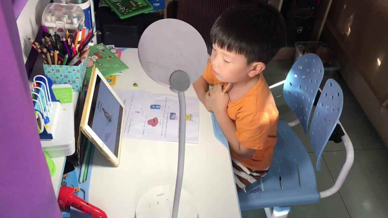 2023级学B班邱潇然20221007英语