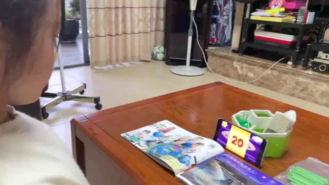 10.12屠钰婷观看视频《十个十个数》.MOV