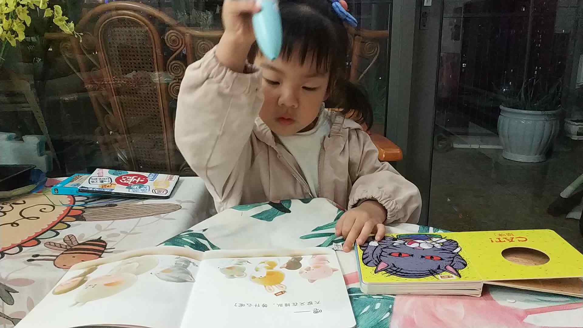 中B班魏琪珈，认识单词，猫，兔子VID_20221010_200143.mp4