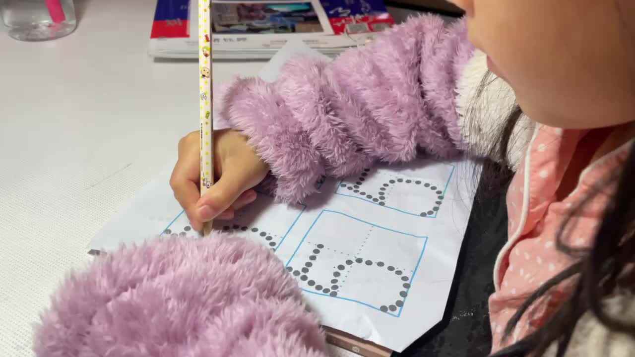 10.28屠钰婷笔控练习数字5.MOV