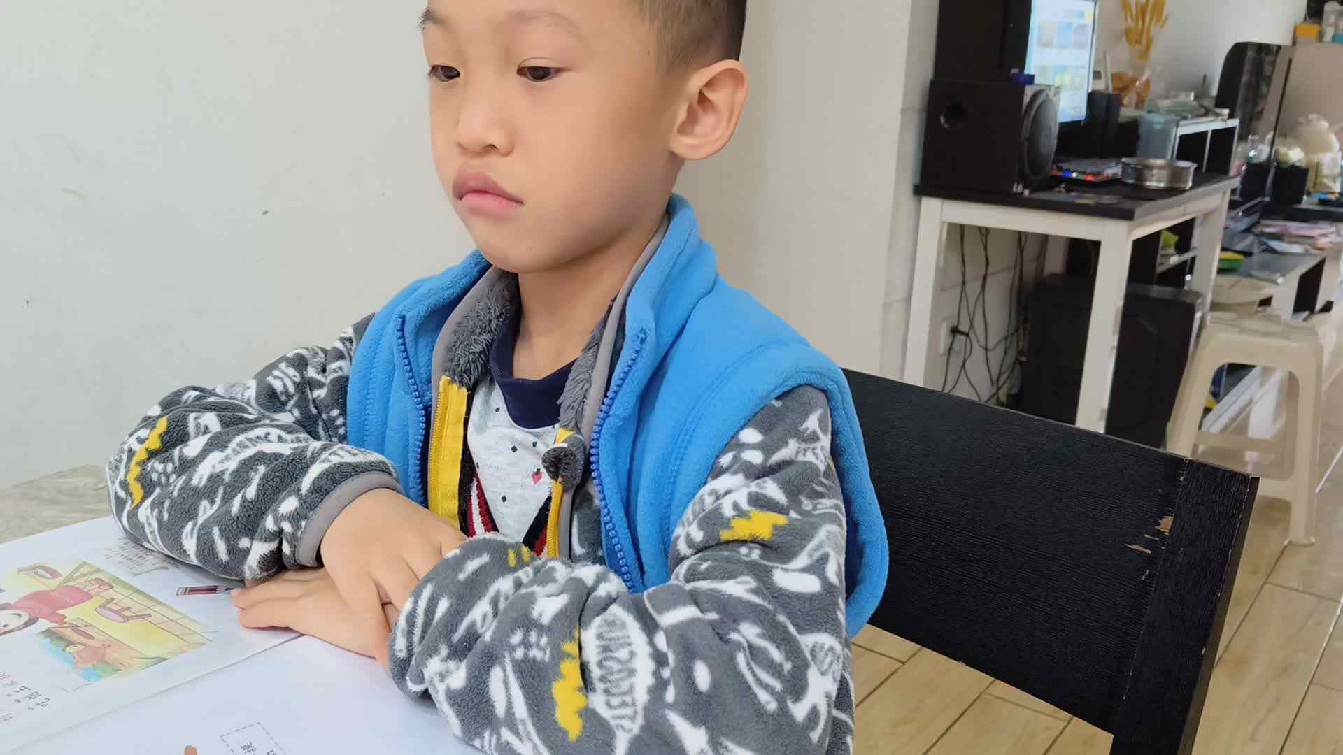2023级学前B班张梓乐20221118复习声母m  f  的拼读与书写，逻辑思维口算天天练