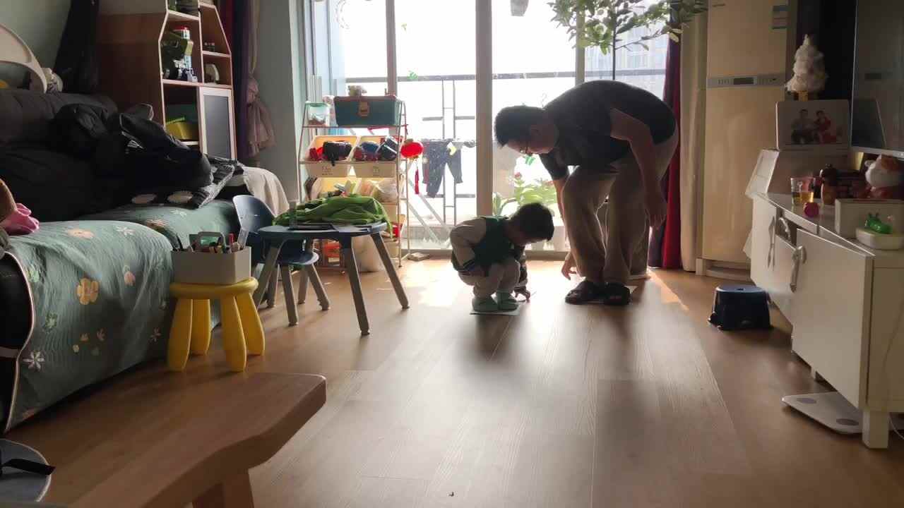 20221121中A班郭睿珩-游戏-小兔过河.mp4