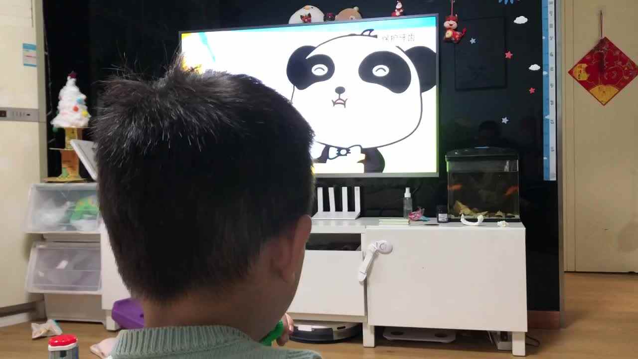 20221129中A班郭睿珩-观看保护牙齿视频.mp4