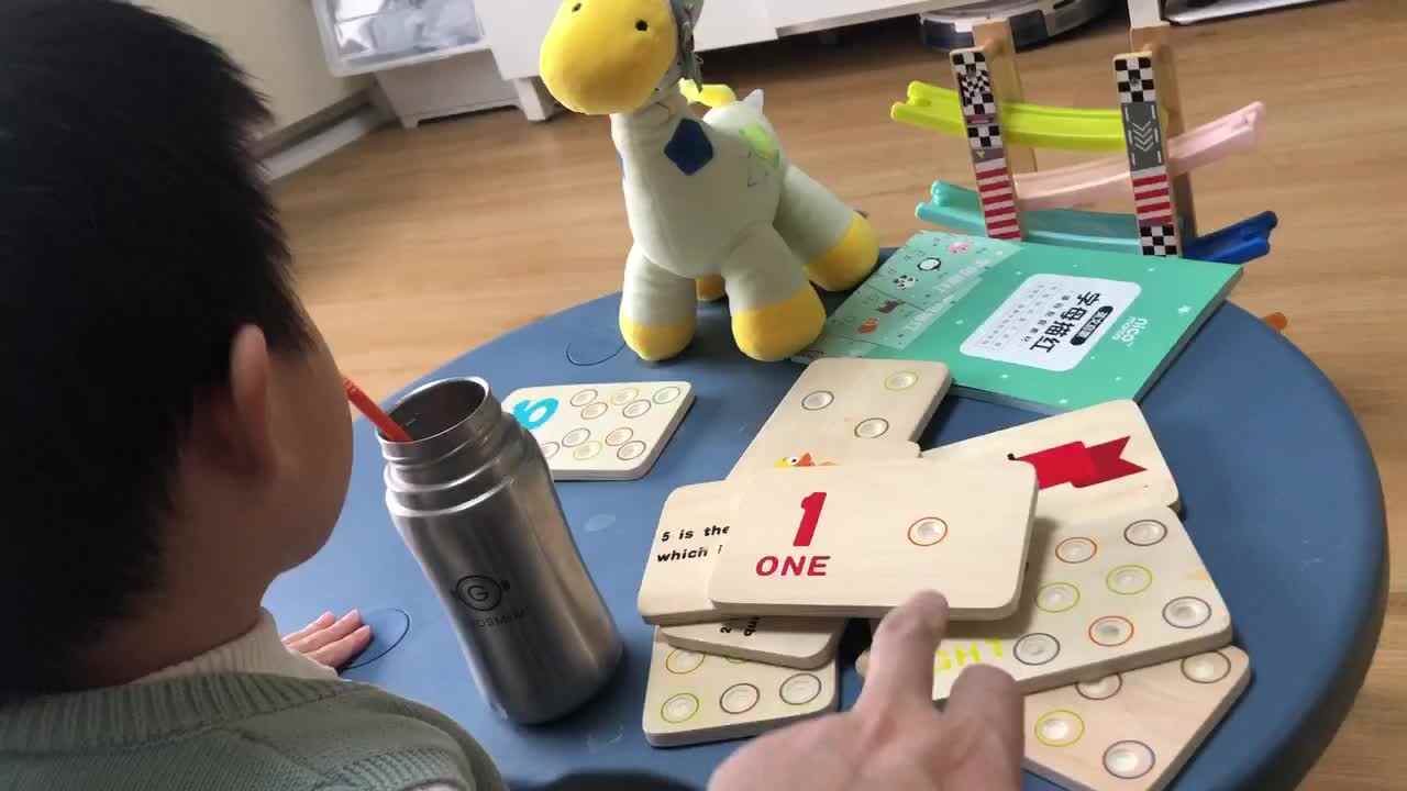 20221118中A班郭睿珩-说一说家里哪些东西是软的哪些是硬的.mp4