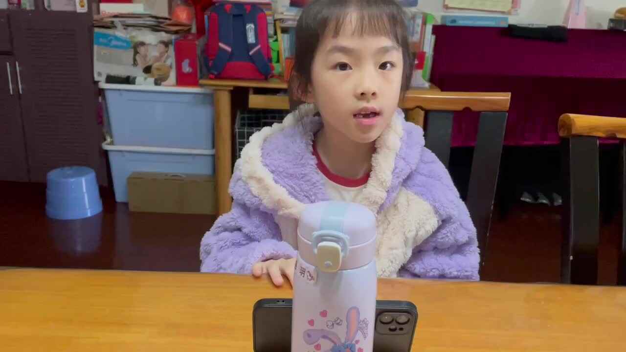 鲨鱼英语《视频跟读：小狗狗走开》