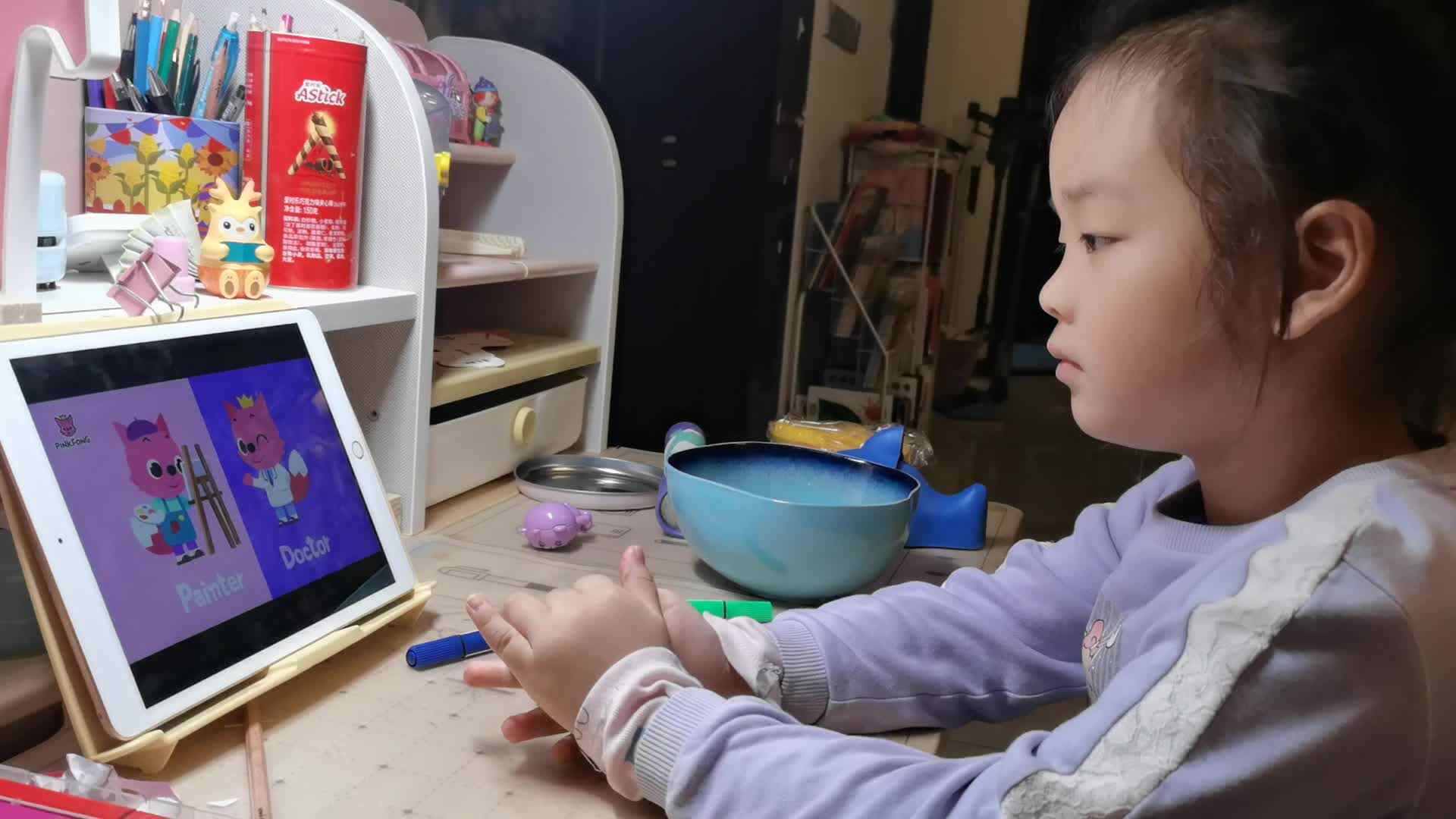 2022.11.5侯奕帆闯关练习英文儿歌《Jobs职业》