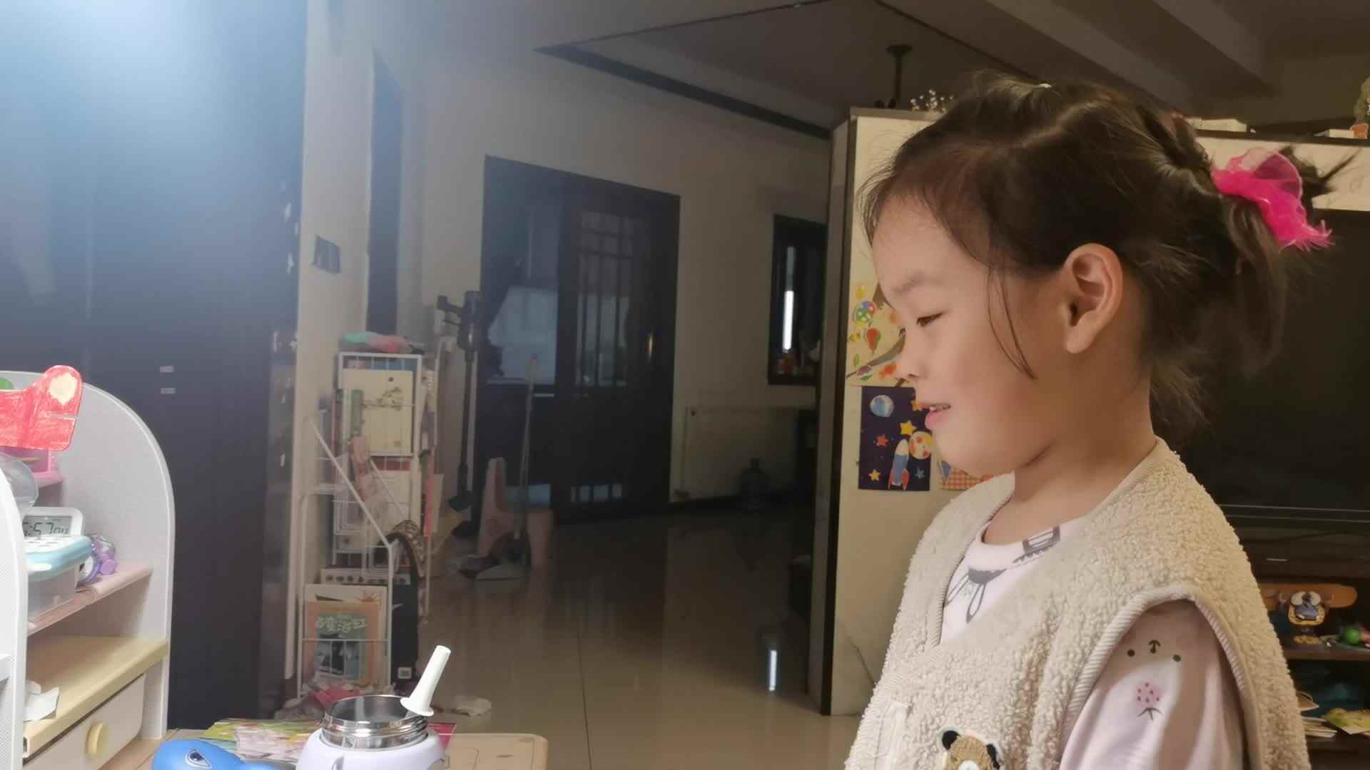 2022.11.10侯奕帆闯关练习手指谣《小花开了》