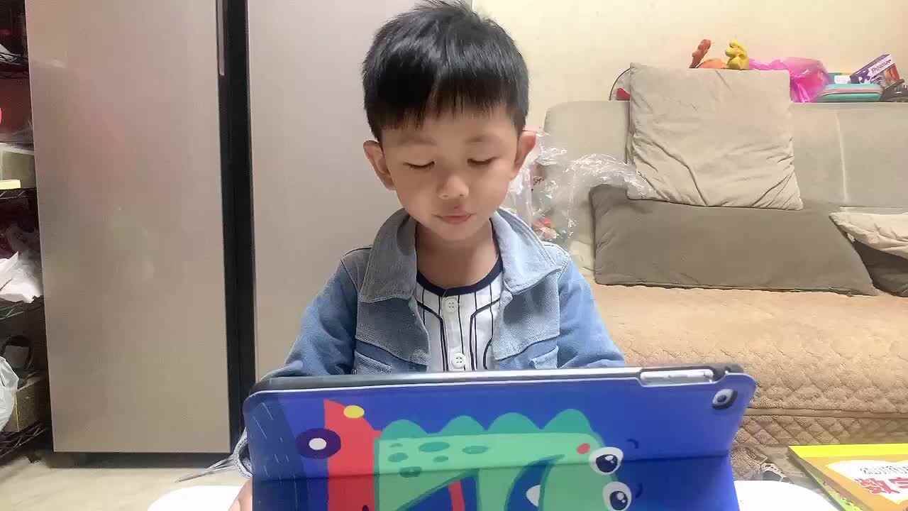 2022.11.5观看英文视频《police officer》.MOV
