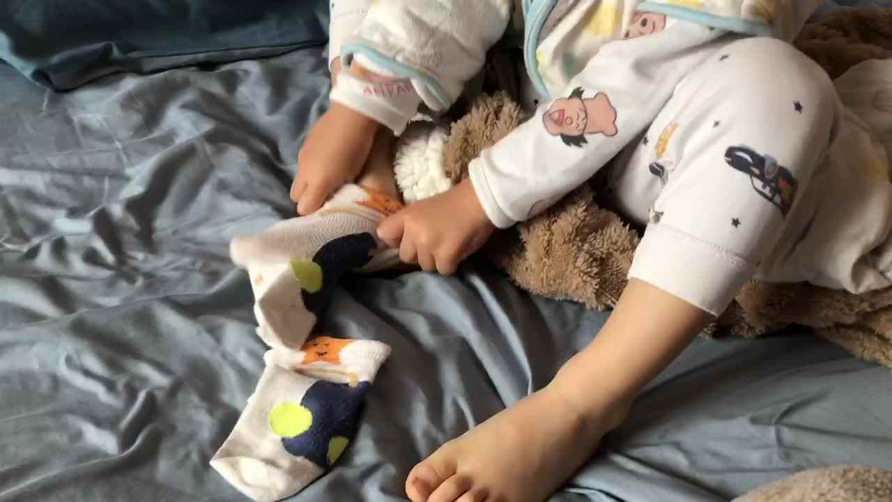 20221115中A班郭睿珩-自己穿袜子.mp4