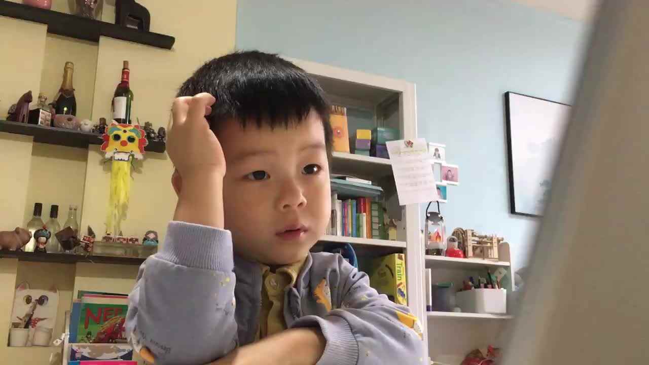 20221108中A班郭睿珩-观看RAZ-AA-Toys视频.mp4