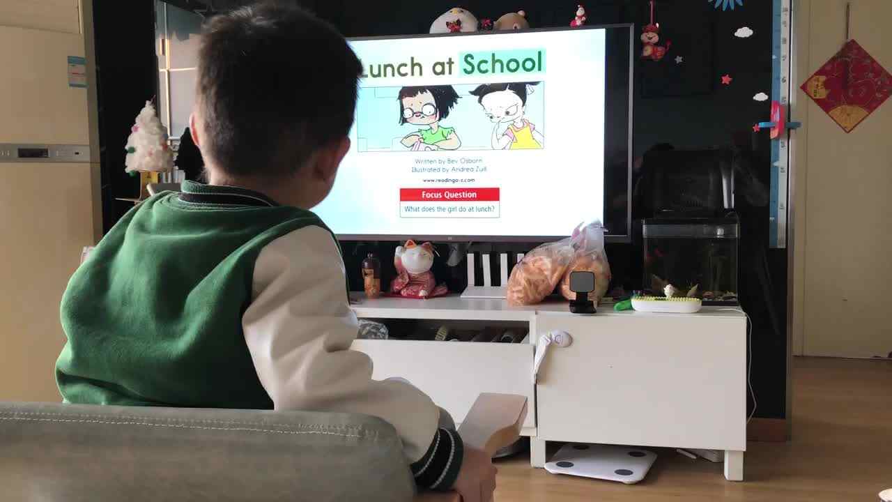 20221125中A班郭睿珩-跟读Lunch at School视频.mp4
