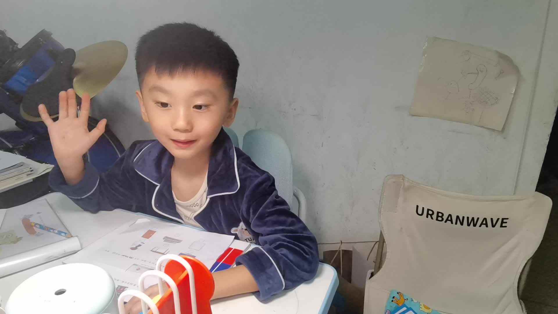 2023级B班刘梓浩闯关练习英语.mp4