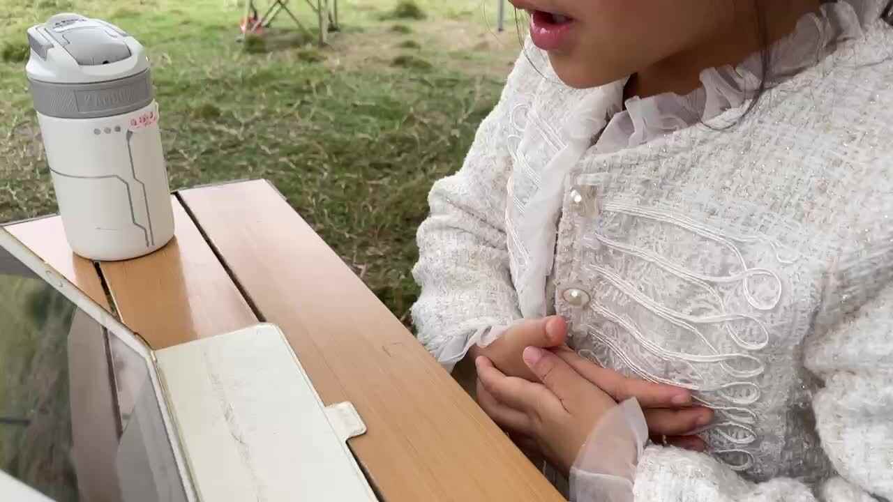 11.6屠钰婷观看英文儿歌《Police officer》.MOV