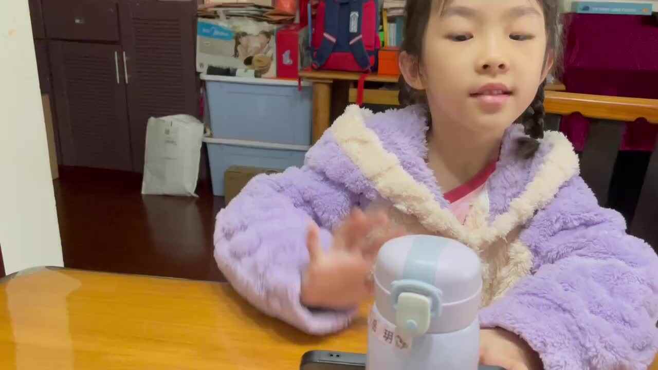 鲨鱼英语《观看视频绘本：小家伙的日记》
