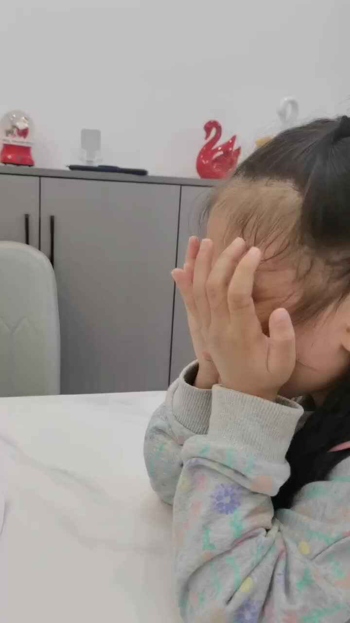 ⁣⁣⁣大班B班 王偲然 背诵《岁夜咏怀》