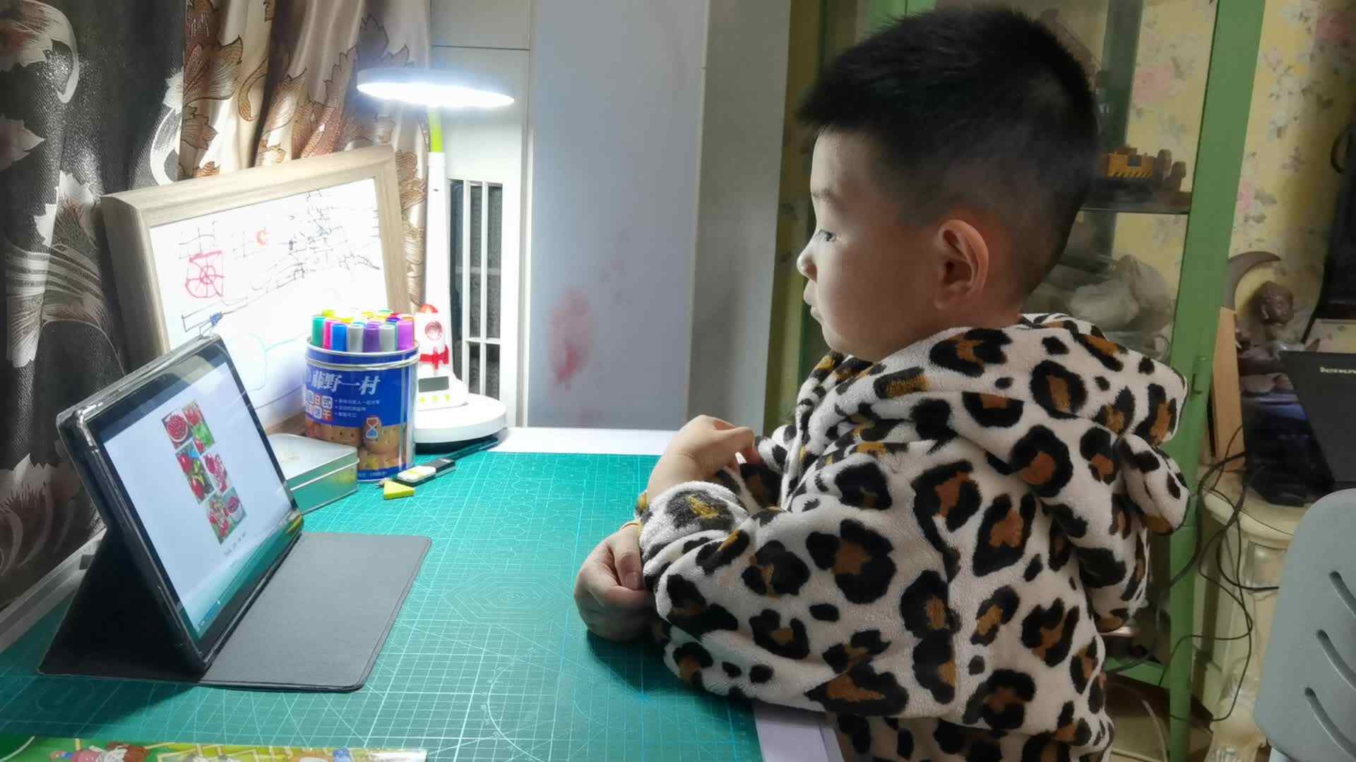 观看英语分级阅读 水果的颜色