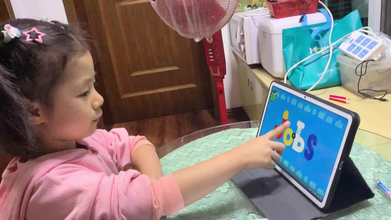 ⁣2022.11.4闯关练习跟唱英文儿歌《Jobs职业》