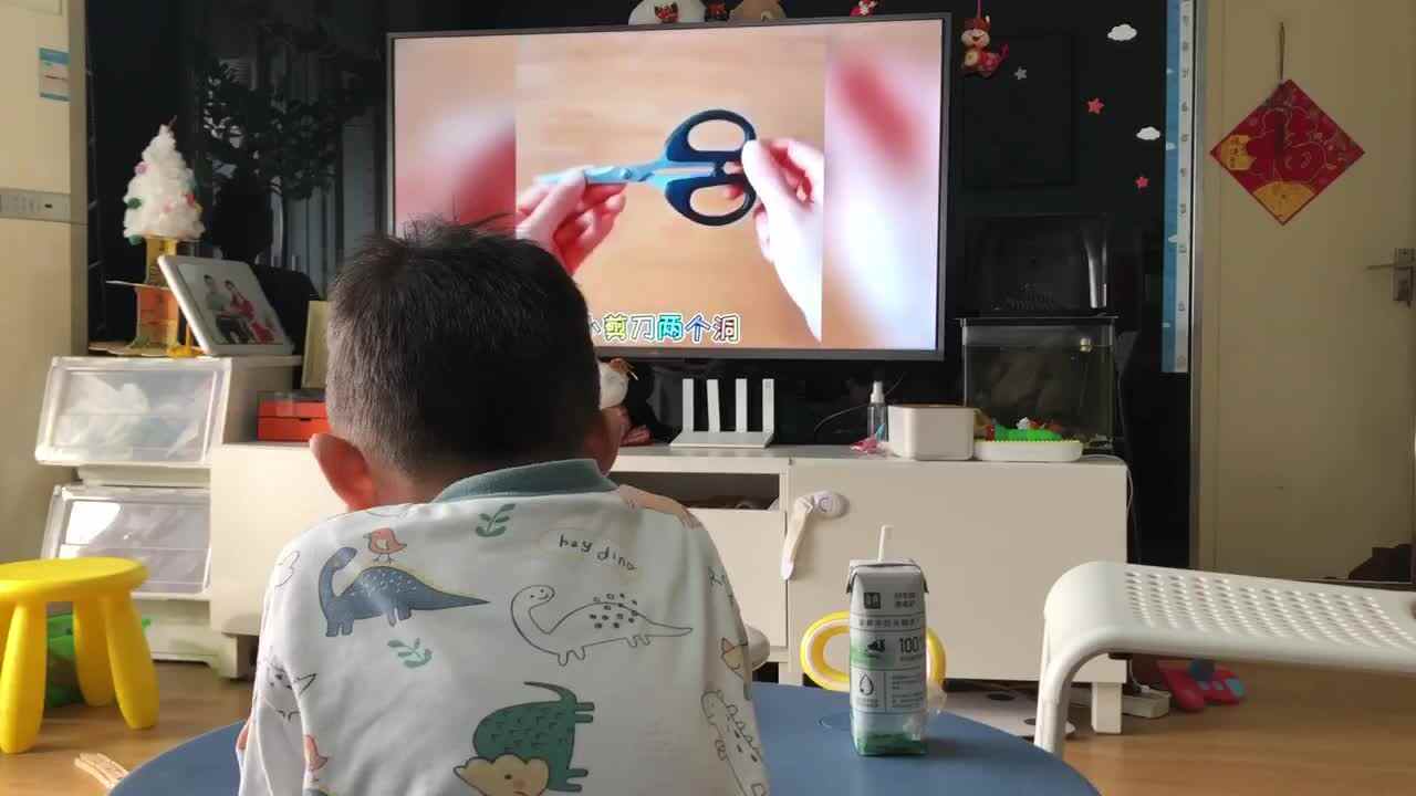 20221122中A班郭睿珩-观看我会用剪刀.mp4
