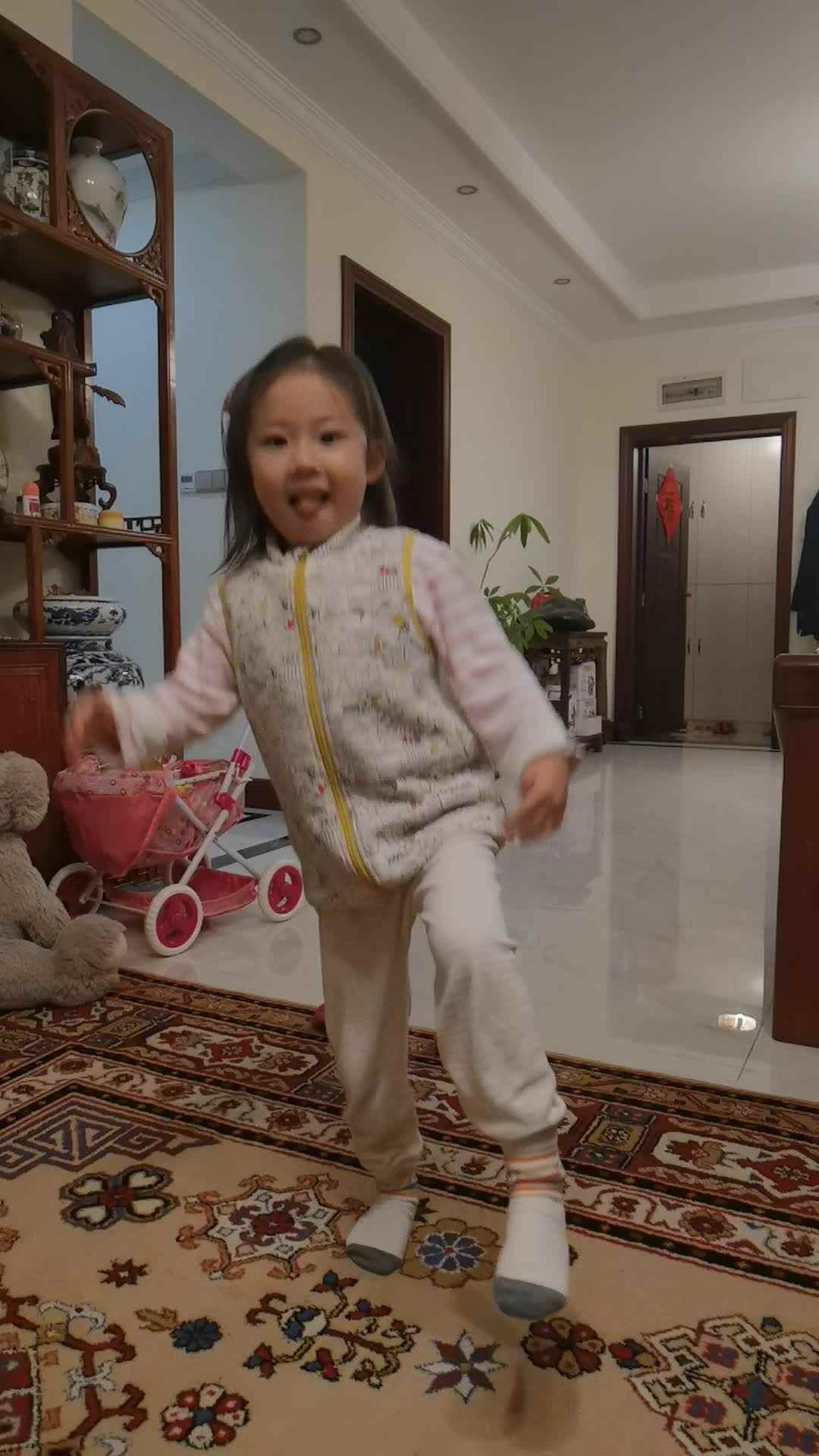 小如意左右单脚跳.mp4
