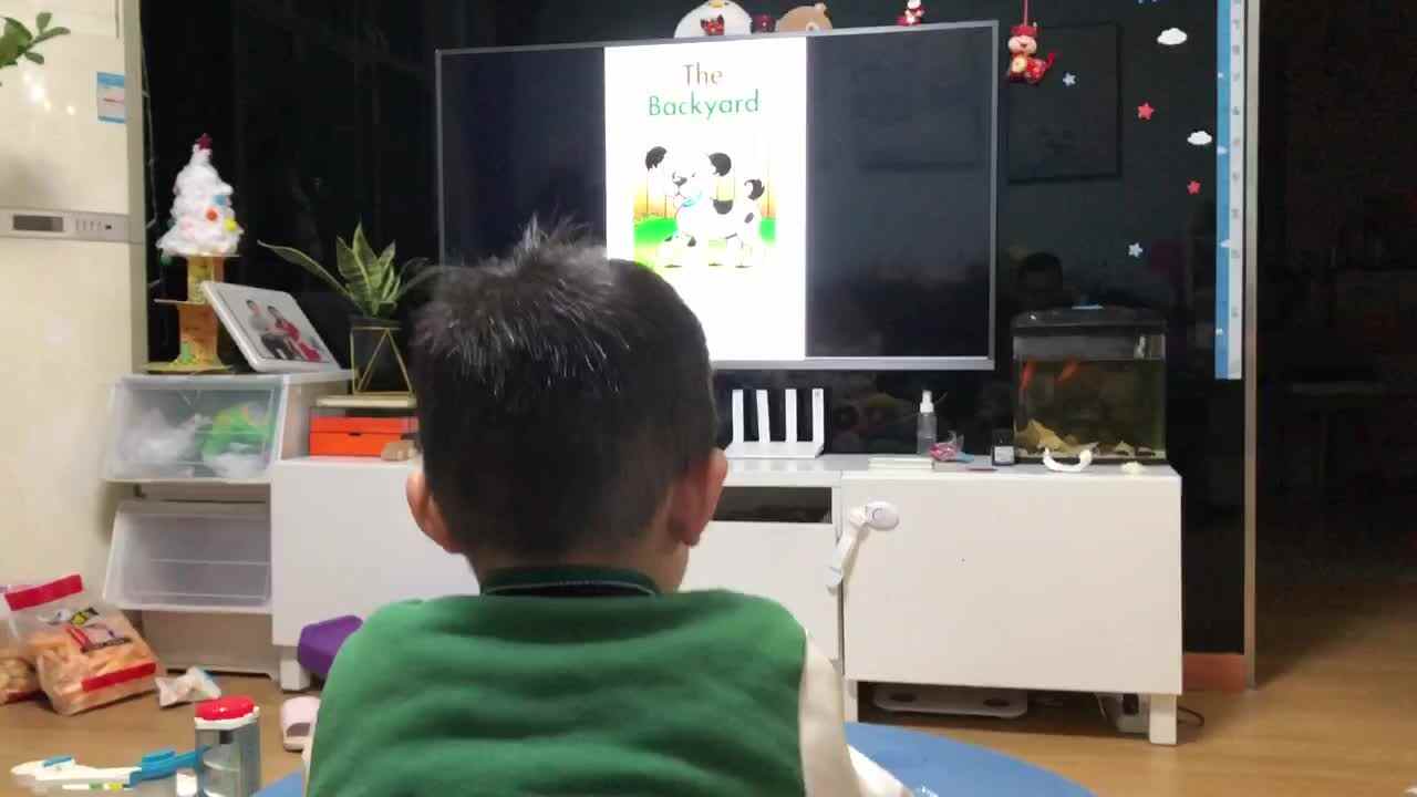 20221129中A班郭睿珩-跟读The Backyard.mp4