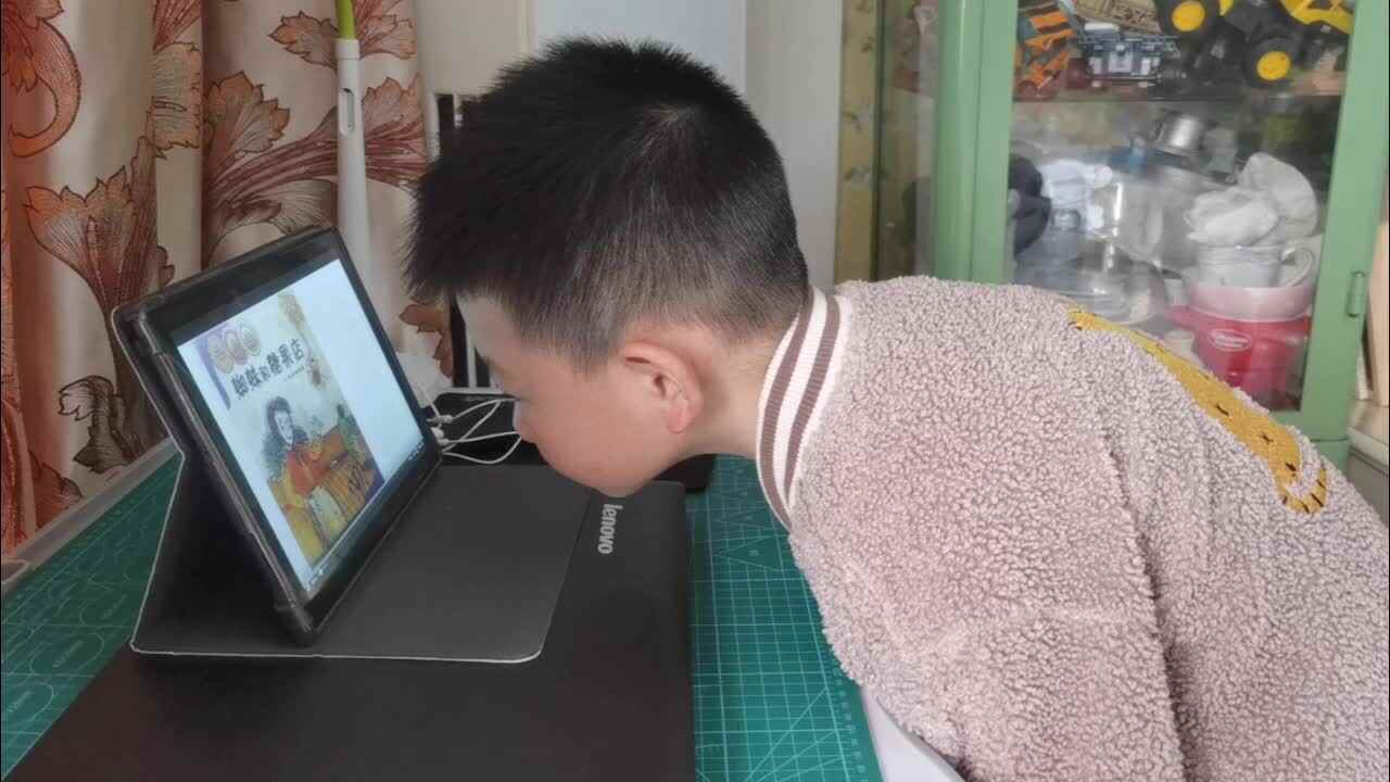 观看绘本 蜘蛛和糖果店