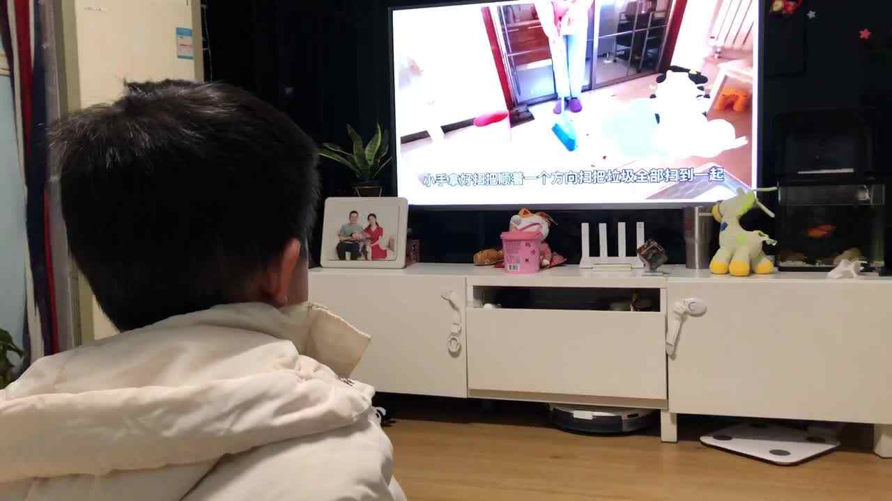 20221229中A班郭睿珩-观看视频-扫地.mp4
