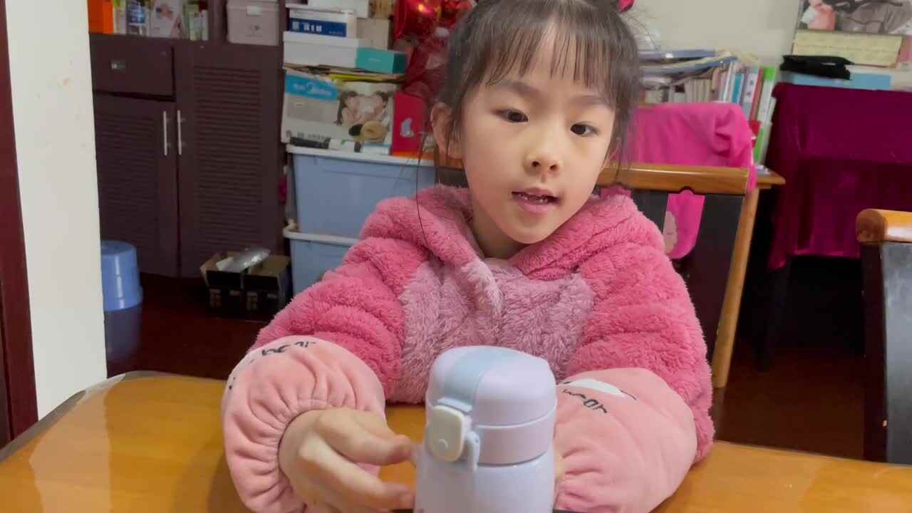 鲨鱼英语《观看正课绘本视频：看我跳绳》