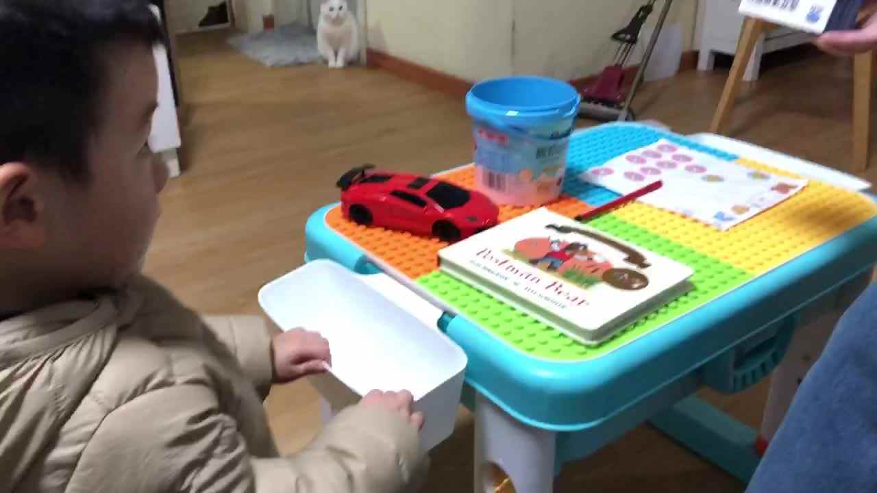 20221205中A班郭睿珩-使用量词说一说身边的物品.mp4