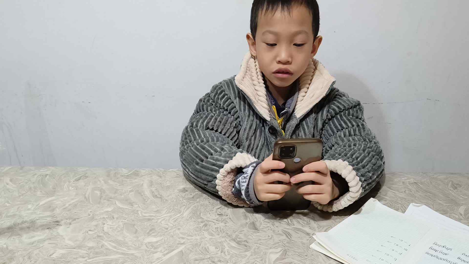 2023级学前B班张梓乐20221227闯关练习，复习αⅰ  ei 的发音儿歌，音节拼读，书写
