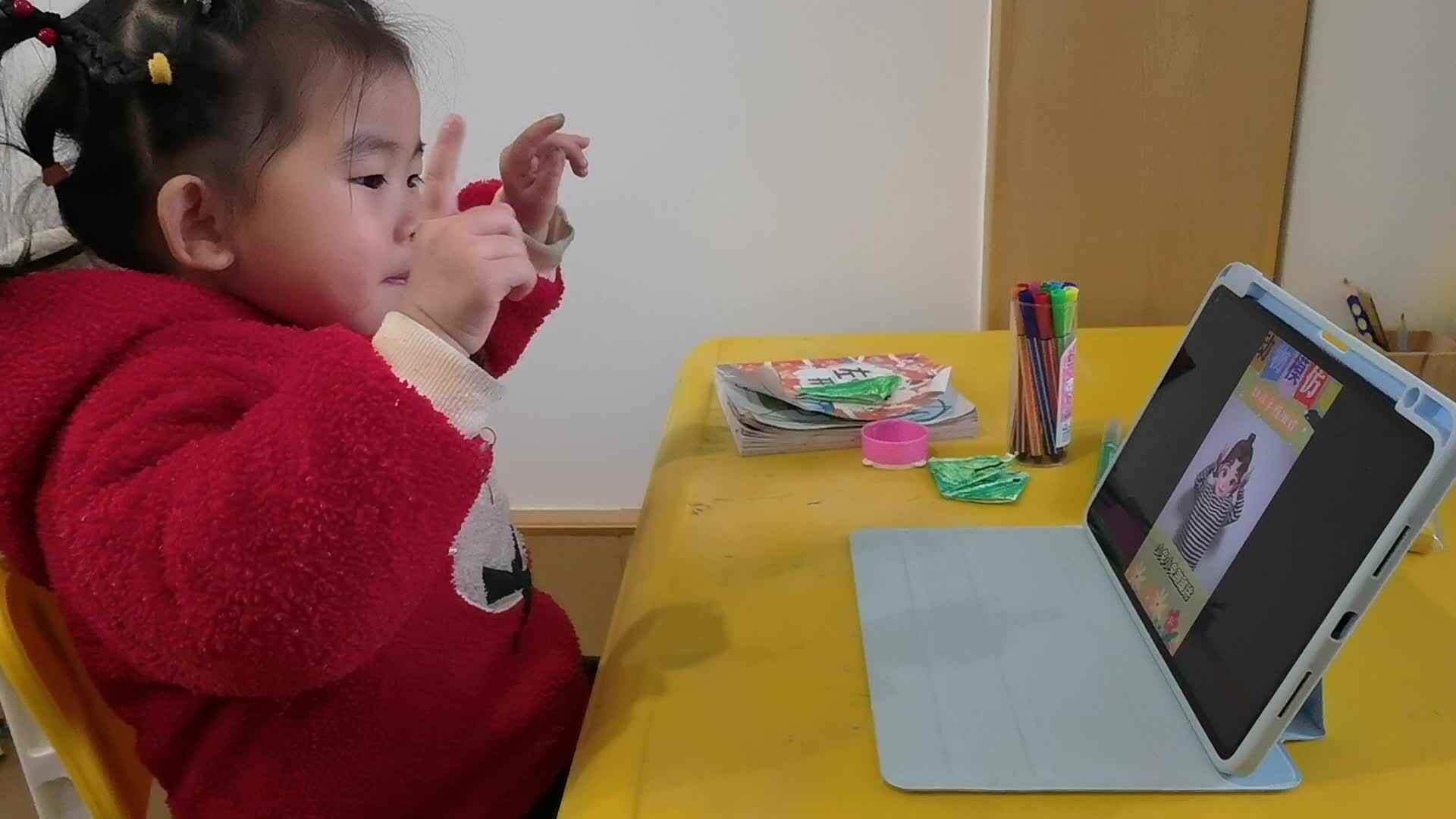动物模仿歌-手指游戏.mp4