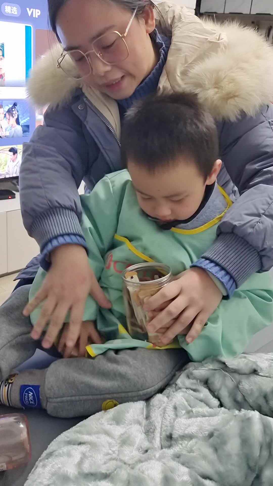 拧瓶盖940.mp4