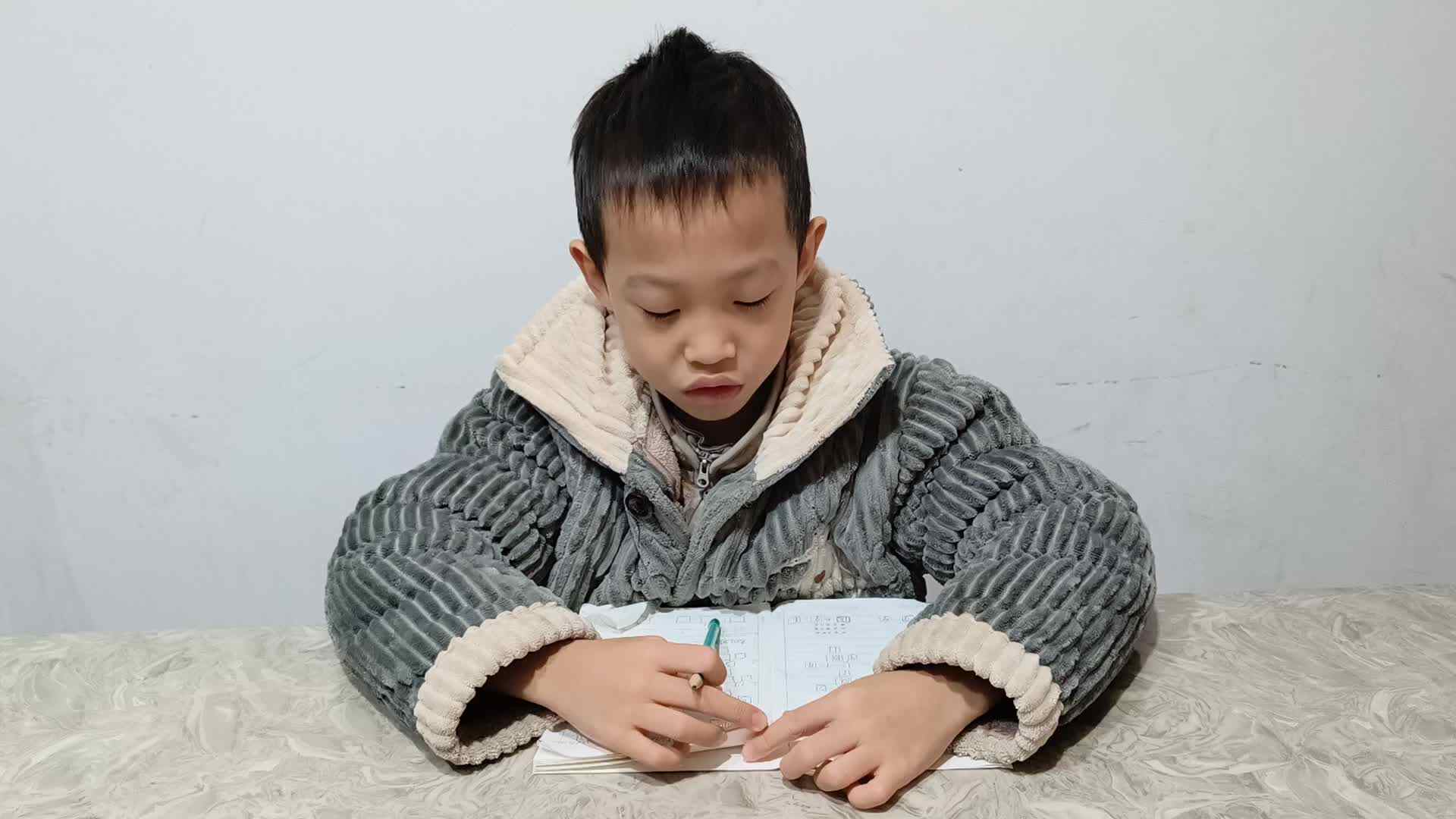2023级学前B班张梓乐20221220逻辑思维，学习20以内退位减，完成闯关练习，记住《十几减八》简化口诀