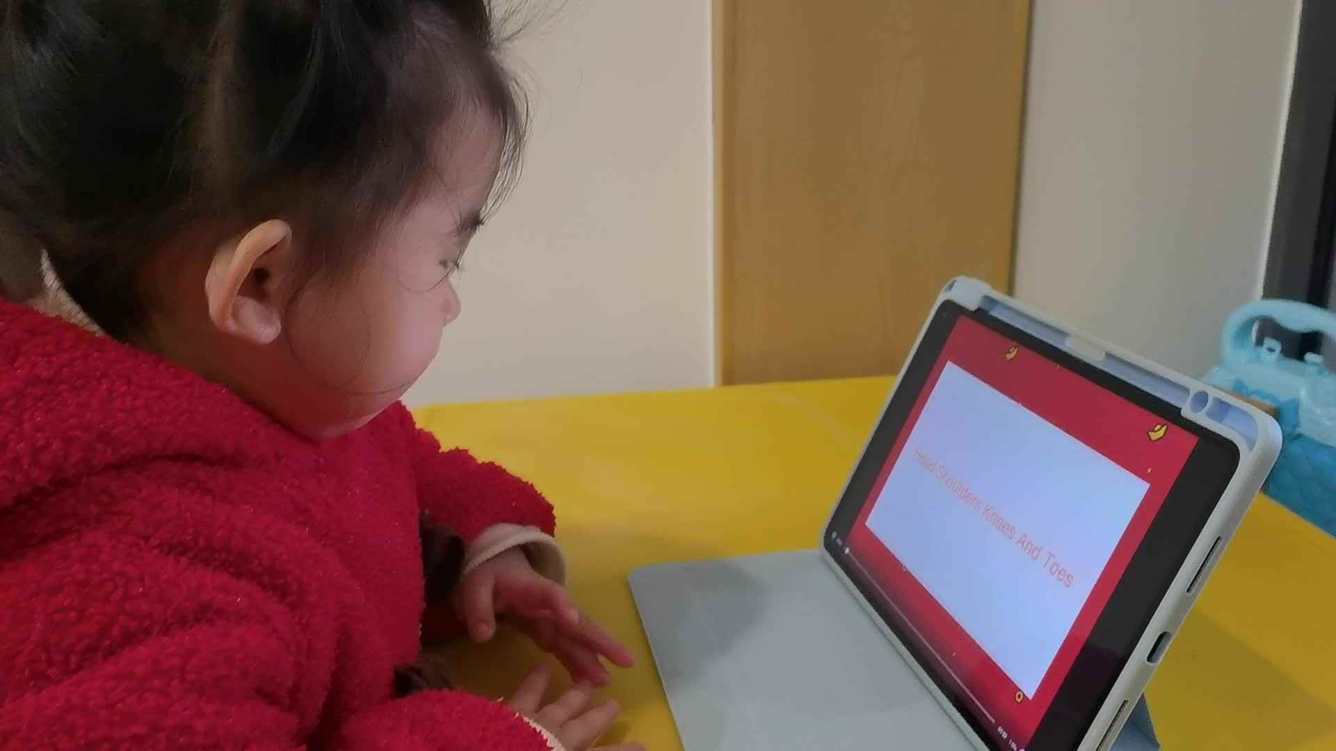 head shoulds knees and toes-鲨鱼英语.mp4